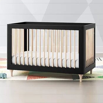 В комплект детской кроватки из массива дерева входит бампер для детской кроватки для защиты маленьких детей